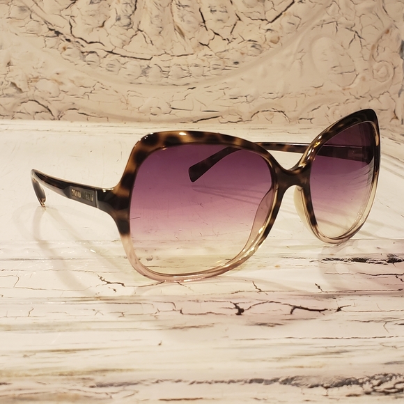 Miu Miu Sunglasses - Picture 4 of 9